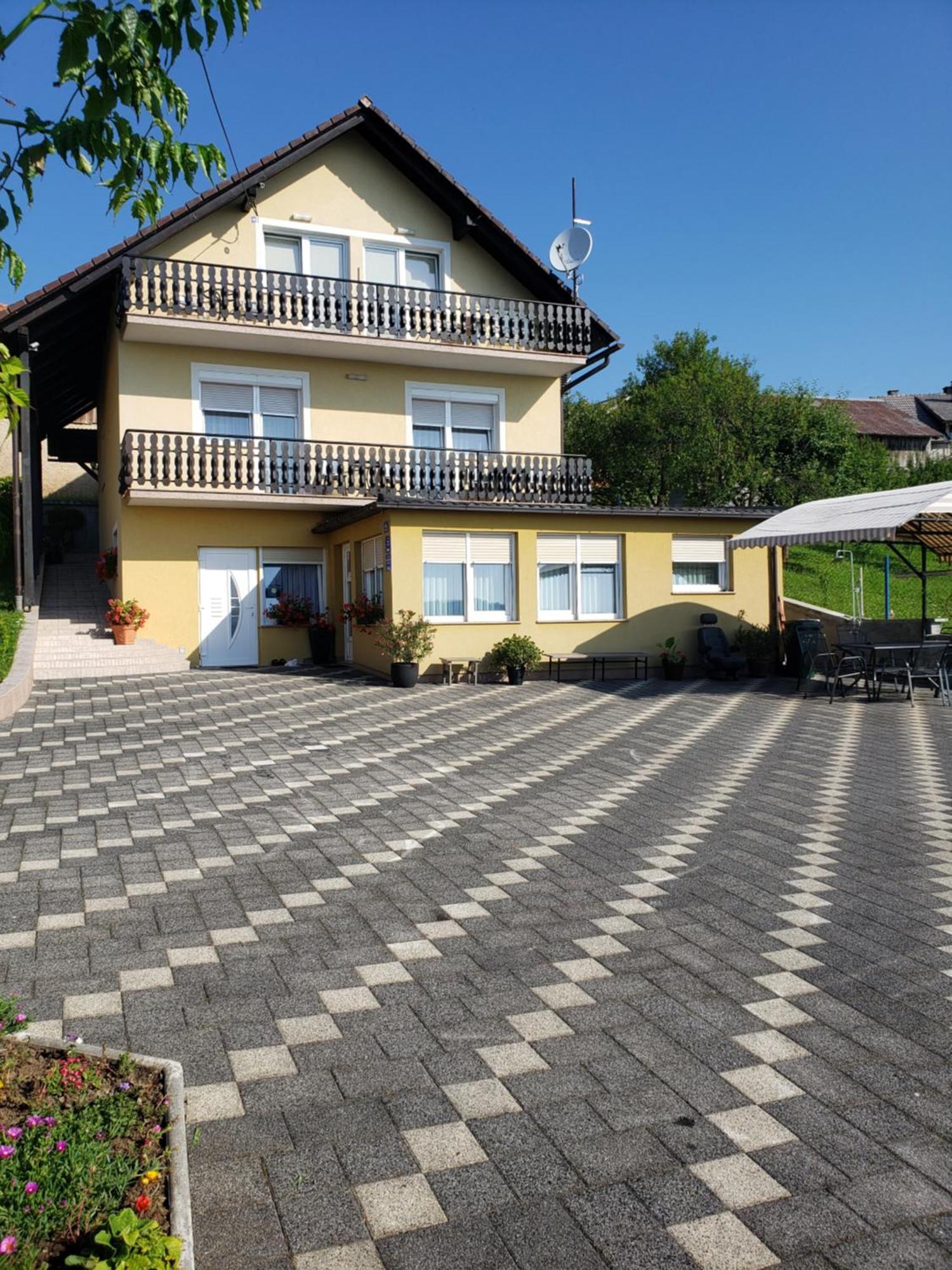 Apartments Mise Ogulin Exterior foto